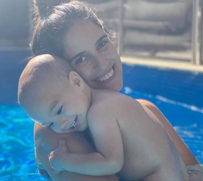 Grávida, Camilla Camargo revela que pensa em amamentar os dois filhos ao mesmo tempo