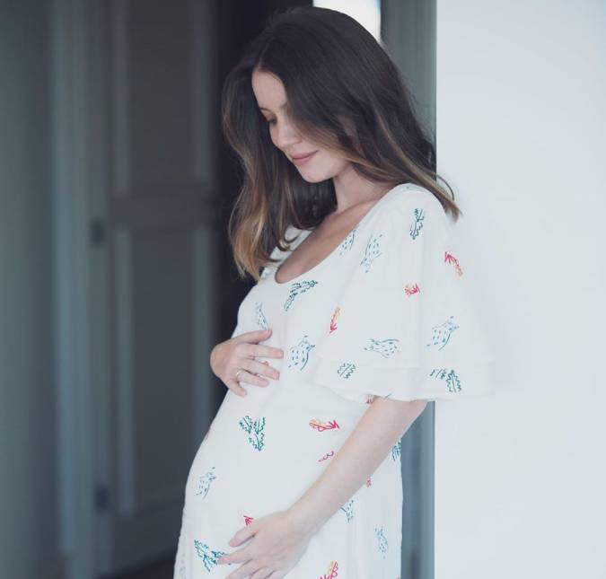 Nathalia Dill posa com barriga de seis meses: <I>Minha menina está crescendo</i>