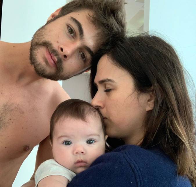 Rafael Vitti posta vídeo de Clara Maria o chamando de <i>papa</i> e Tatá Werneck mostra a filha revelando os dentinhos!