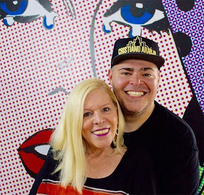 Filho de Vanusa visita cantora no hospital e diz que seu quadro é estável: - <I>Está reagindo bem ao tratamento</I>