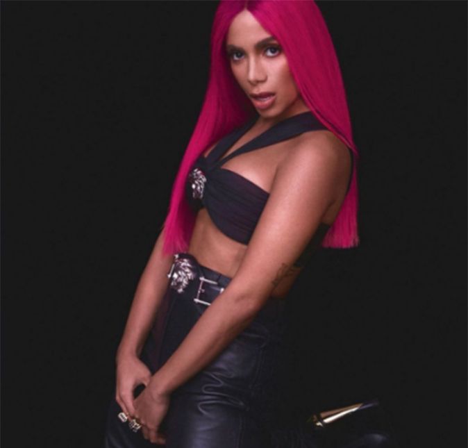 E quando a funkeira surgiu de cabelos rosa para anunciar que estava entrando de vez no mundo gamer? Na legenda, ela escreveu: A era gamer chega pra todos? Bom... pra todos eu não sei, mas pra mim chega dia 3... tenho nem roupa pra isso... (mentira tenho sim [risos])