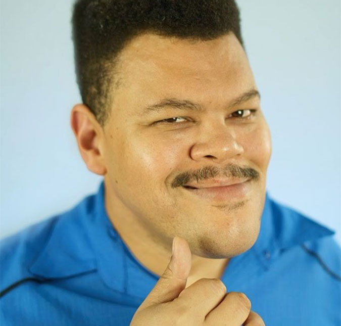 Prestes a estrear em <I>Salve-se Quem Puder</I>, Babu Santana reflete sobre melhora em sua vida: <I>- Não tinha dinheiro nem para passar o mês</I>