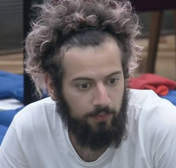 Em <i>A Fazenda 12</i>, Jojo Todynho e Mc Mirella discutem por desperdício e Cartolouco dá a entender que é bissexual
