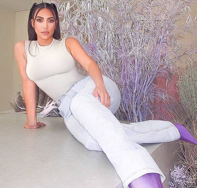 Kim Kardashian rebate críticas após lançar roupas <I>modeladoras</i> para grávidas: <i>Eu mesma precisei</i>