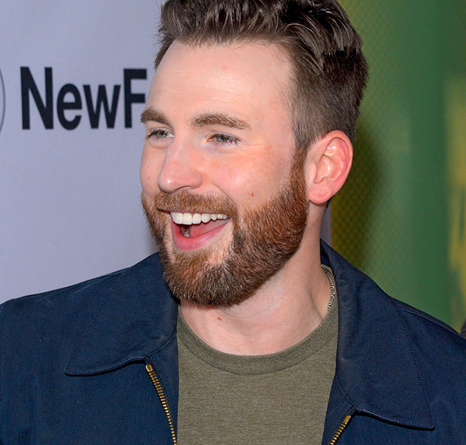 Chris Evans desabafa após publicar <I>nude</I> por engano nas redes sociais: <I>- É vergonhoso</I>