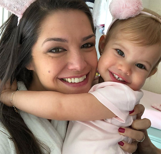 Thais Fersoza fala sobre dificuldade de Melinda comer sozinha: <I>Acho importante ela ter autonomia</I>