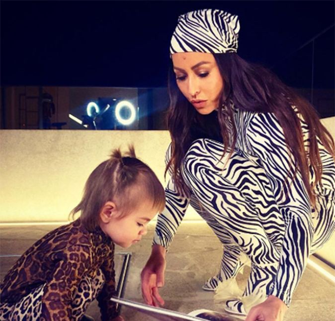 Anteriormente, Zoe e Sabrina Sato combinaram um look pra lá de fofo no melhor estilo animal print. Que arraso essa zebrinha e oncinha juntas, né? Anteriormente, Zoe e Sabrina Sato combinaram um look pra lá de fofo no melhor estilo animal print. Que arraso essa zebrinha e oncinha juntas, né?
