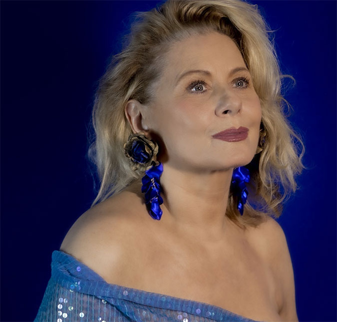 Vera Fischer relembra campanha que fez para o público masculino: <I>Já pensaram numa mulher de cueca?</I>