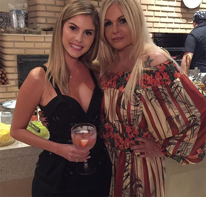 Bárbara Evans pede empatia para a mãe, que está com Covid-19: <I>- Se é difícil ficar isolado, imagina para quem tem depressão</I>