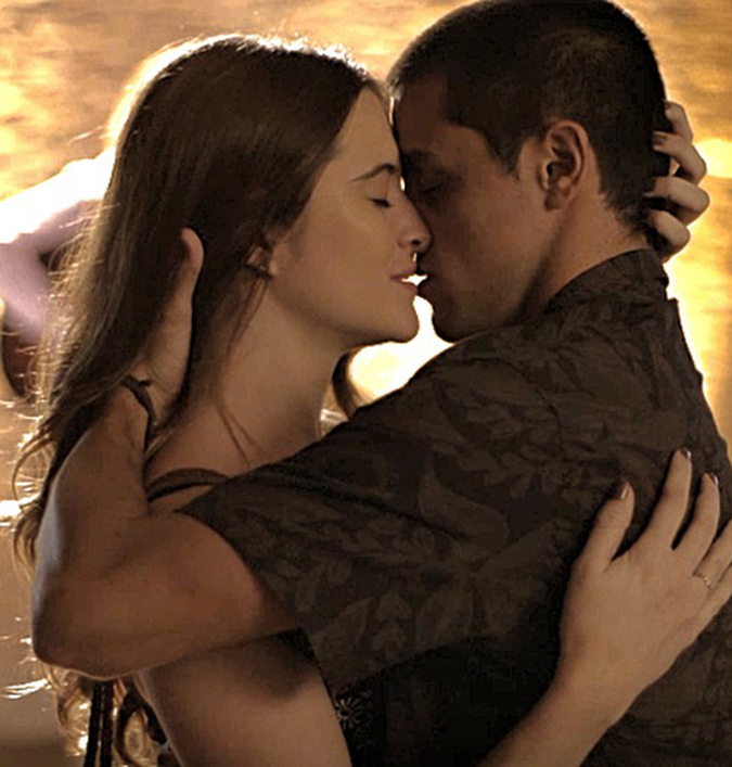 Diretor da <i>Globo</i> explica <i>beijo falso</i> em novela por causa do coronavírus: <i>Ninguém vai perceber</i>