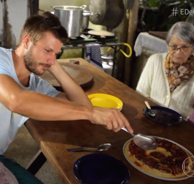 Rodrigo Hilbert vira assunto na <i>web</i> ao errar receita e fãs brincam: <i>Foi o pudim que errou</i>