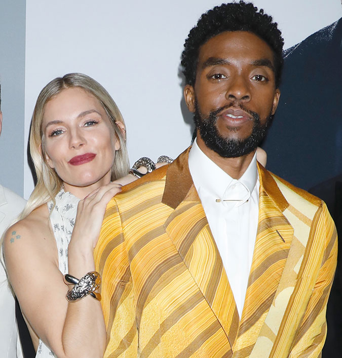 Chadwick Boseman cortou parte do seu salário para que Sienna Miller recebesse quantia justa por filme