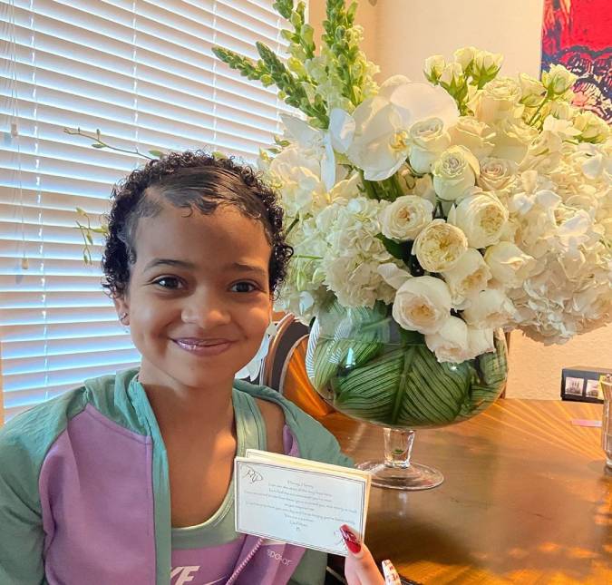 Beyoncé manda flores para fã mirim com câncer no cérebro: <I>Não vejo a hora de te conhecer</i>