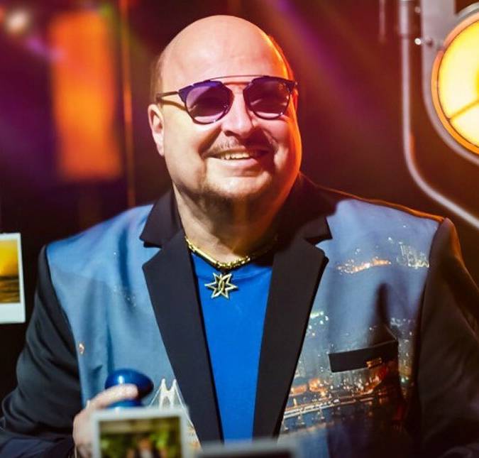Vocalista do <i>Roupa Nova</i> apresenta melhora, mas não tem previsão de alta de hospital
