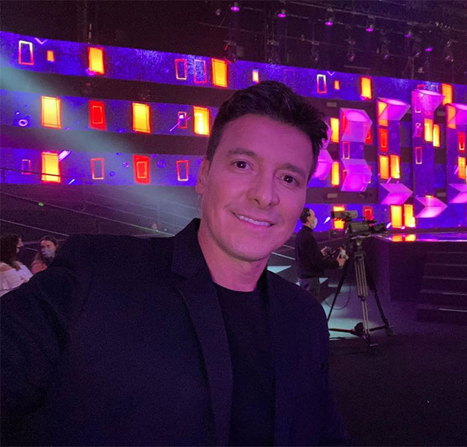 Rodrigo Faro fala sobre responsabilidade de apresentar o <i>Canta Comigo Teen: - Sempre será uma homenagem ao Gugu</i>
