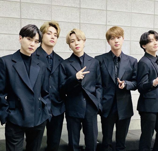 Essa, no entanto, não é a primeira vez que o BTS toma conta dos holofotes. Ataques de fãs de outros grupos de K-pop são muito recorrentes e, às vezes, até dos próprios ARMY's. Isso porque muitos fãs do grupo já criaram polêmicas sobre a vida pessoal dos meninos. Em 2019, por exemplo, a Big Hit Entertainment precisou liberar um comunicado negando que Jungkook, o integrante mais novo, estava namorado! Além disso, já em 2020, JK também deu o que falar após ser noticiado que ele havia sido visto saindo com amigos em meio à pandemia do novo coronavírus. Na época, porém, a quarentena na Coreia do Sul já estava flexível, e a questão foi esclarecida.