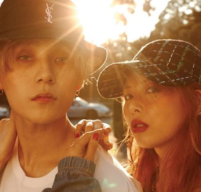 Vale dizer que assuntos envolvendo namoros no K-pop sempre dão o que falar. Em 2018 os artistas HyunA e E’Dawn assumiram um relacionamento e, pouco depois, foi noticiado que a agência responsável pelos projetos profissionais de ambos, a Cube, estaria terminando seus contratos. Na época, alegou-se que HyunA e E’Dawn seriam desligados da empresa por quebra de confiança. Isso, é claro, deu o que falar e repercutiu não apenas na Coreia do Sul, mas no mundo todo.