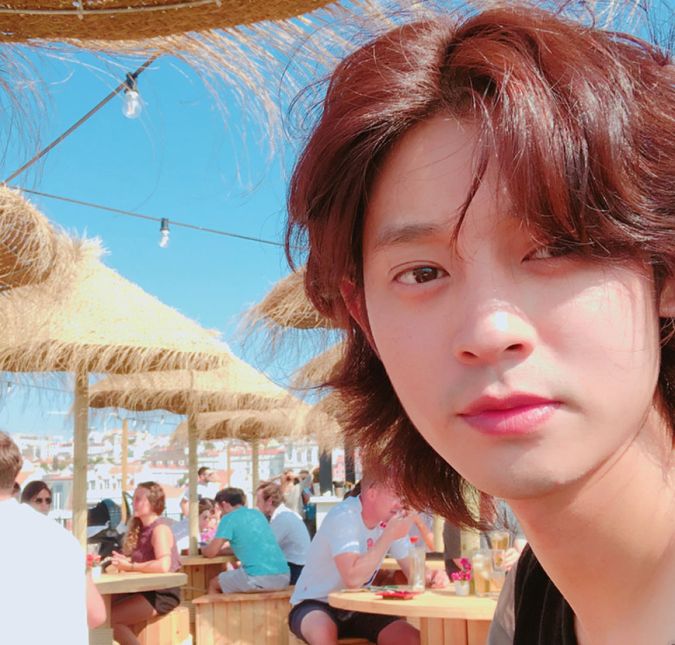 Os astros Jung Joon-young e Choi Jong-hoon foram condenados a seis e cinco anos de prisão, respectivamente, por estupro coletivo de duas mulheres, em 2016. Além disso, Joon-young foi acusado de distribuir uma sex tape dele sem o consentimento da parceira.