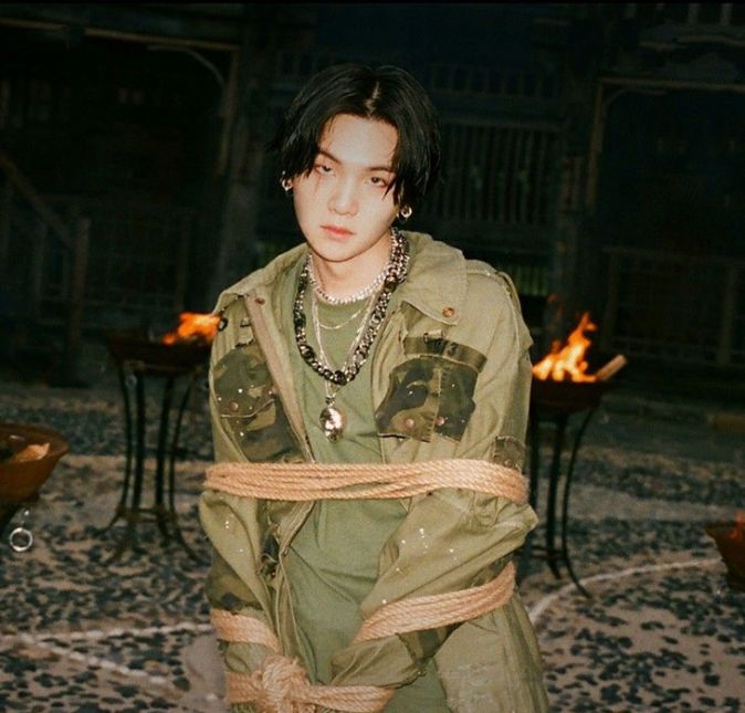 Já em junho de 2020, outro integrantes do BTS, Suga, se viu envolvido em uma baita polêmica após a publicação de D-2, seu mais recente álbum solo. O motivo? A terceira faixa do projeto, intitulada What do you think?, continha um áudio retirado de um discurso do líder da seita Templo dos Povos, Jim Jones, que levou mais de 900 pessoas a cometerem suicídio na Guiana, em 1978. A maior parte das vítimas era de americanos negros. Isso gerou uma grande repercussão negativa, levando a Big Hit Entertainment, empresa responsável pelo artista, publicar um comunicado, afirmando que o referido áudio foi selecionado por um produtor que trabalhou na faixa levando em consideração o ambiente geral da música, sem intenção ou consciência específica da identidade do indivíduo cuja voz é apresentada. Ainda assim, a música dividiu as opiniões de muitos internautas e teve gente supondo que o áudio, na verdade, foi usado como uma crítica ao comportamento de Jones e ao mal que ele causou.