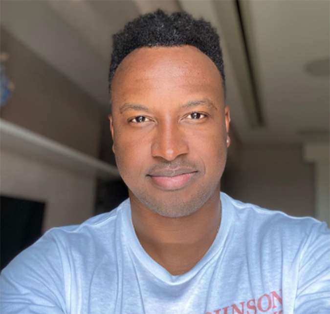 Thiaguinho exibe novo visual em <i>selfie</i> e recebe elogios de famosos: <i>Amei o cabelo</i>