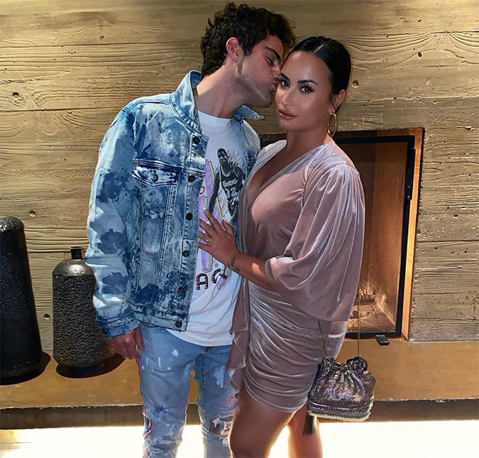 Ex-noivo não deixa Demi Lovato em paz e cantora quer ajuda de advogados, diz <i>site</i>