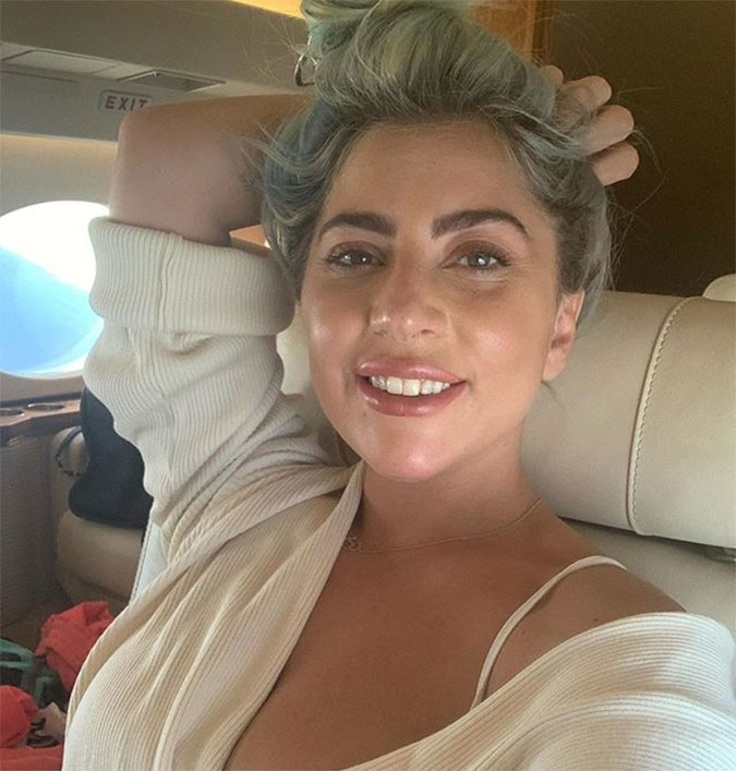 Lady Gaga posta foto escalando montanha e brasileiros criticam: <I>Lenda que só sente dor pra vir pro Brasil</I>