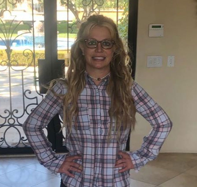 Britney Spears surge com <i>roupas de ficar em casa</i> e declara: <i>Posso ficar insegura</i>