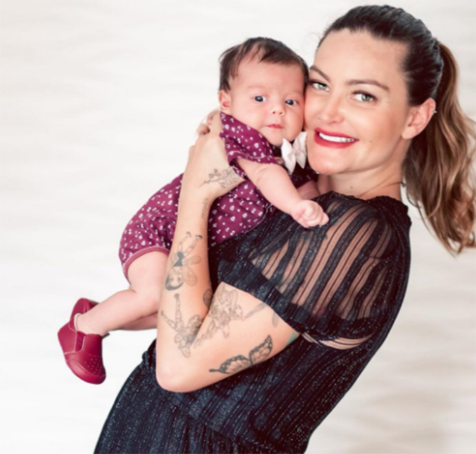 Após se tornar mãe, Laura Keller fala da volta ao trabalho e explica divisão de tarefas com Jorge Sousa: <i>Me coloco na função de 100% mamãe</i>