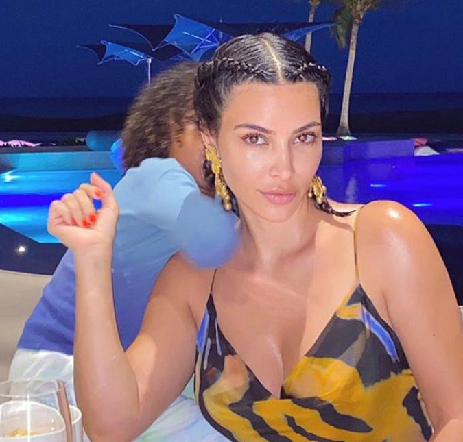 Após rumores de separação, Kim Kardashian publica foto de férias em família com Kanye West