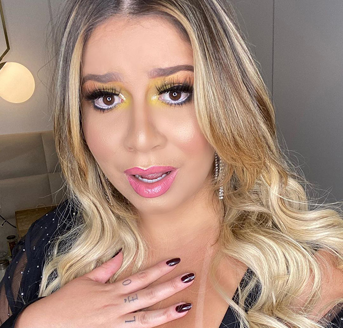 Marília Mendonça desabafa após críticas sobre sua aparência e apaga fotos dos últimos cincos anos do <i>Instagram</i>