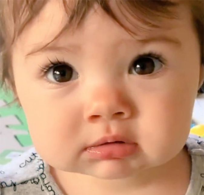 A humorista é mãe-coruja mesmo e ao publicar uma foto do rostinho da filha não perdeu a piada ao falar sobre a beleza da herdeira: Minha deusa. Você vai destoar tanto no natal. Nossa família não tá acostumada.. A humorista é mãe-coruja mesmo e ao publicar uma foto do rostinho da filha não perdeu a piada ao falar sobre a beleza da herdeira: Minha deusa. Você vai destoar tanto no natal. Nossa família não tá acostumada..