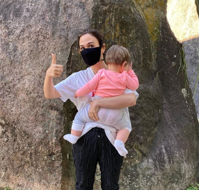 Certa vez, Tatá mostrou todo o bom humor ao falar como foi uma voltinha entre mãe e filha pelo condomínio onde moram no Rio de Janeiro. Filha se arruma pelo menos um pouquinho pra esses passeios pelo condomínio. Pega tão mal sair assim desarrumada! claro, mãe, escreveu na legenda do clique, em que aparece com um look bem despojado. Certa vez, Tatá mostrou todo o bom humor ao falar como foi uma voltinha entre mãe e filha pelo condomínio onde moram no Rio de Janeiro. Filha se arruma pelo menos um pouquinho pra esses passeios pelo condomínio. Pega tão mal sair assim desarrumada! claro, mãe, escreveu na legenda do clique, em que aparece com um look bem despojado.