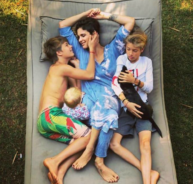 Fernanda Lima corta o cabelo bem curtinho e compartilha foto ao lado dos filhos, veja!