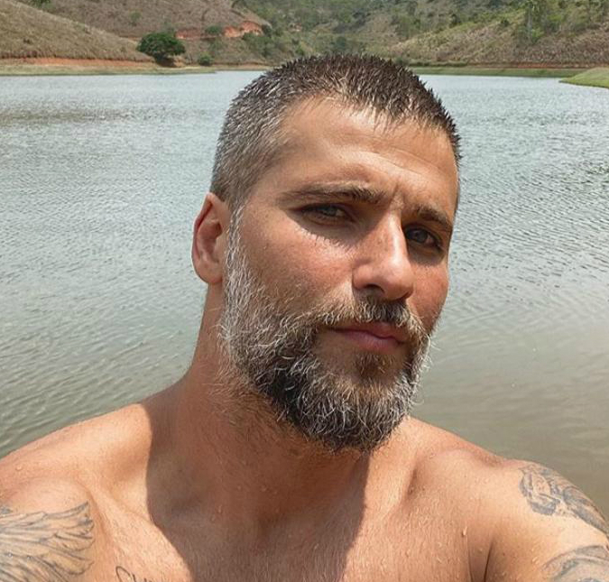 Bruno Gagliasso agradece equipe e amigos que estão ajudando na construção de um rancho no interior