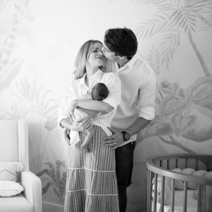 Carol Dias comemora dez dias da filha com Kaká: <I>Pacote de amor e alegria</i>