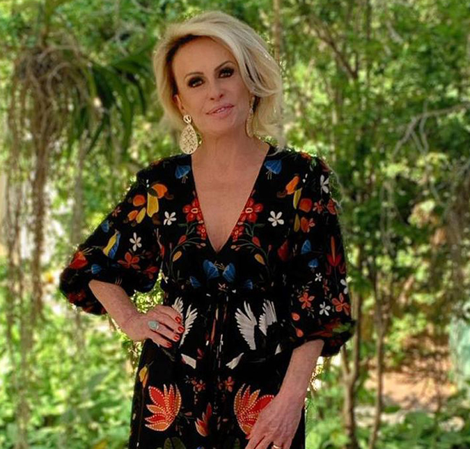 Ana Maria Braga chora ao vivo com reprise da participação de sua mãe no <i>Mais Você: - Como é bom ter mãe pra abraçar</i>