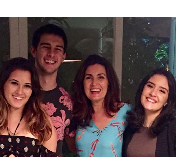 Fátima Bernardes se emociona ao falar do aniversário dos filhos trigêmeos: <i>Pela primeira vez não estaremos todos juntos</i>