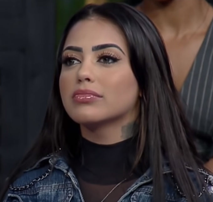 Mc Mirella confirma plano com Luiza Ambiel para ter informações de fora de <i>A Fazenda 12</i>