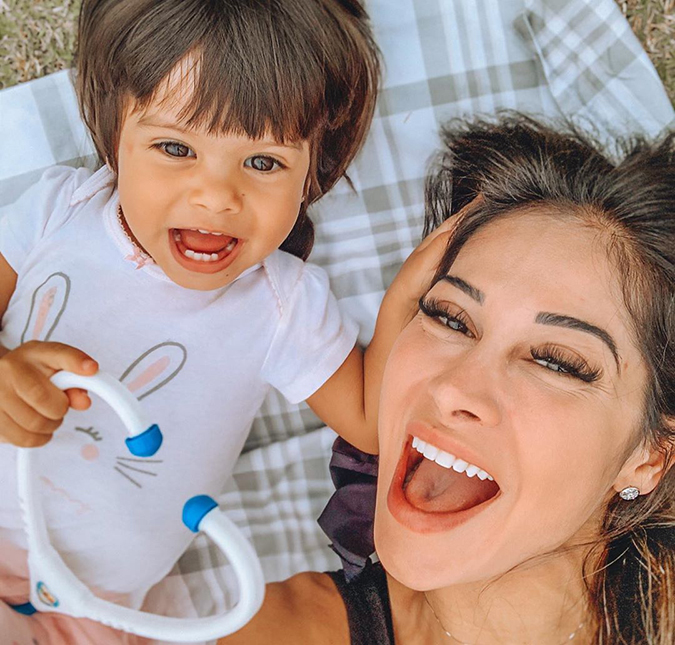 Mayra Cardi afirma que ela e a filha, Sophia, estão com suspeita do novo coronavírus: <i>- Vou fazer o teste hoje</i>