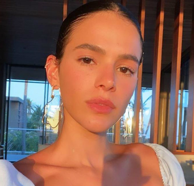 Bruna Marquezine compartilha foto no <I>Instagram</i> e fãs festejam: <I>Melhor coisa receber notificação sua</i>
