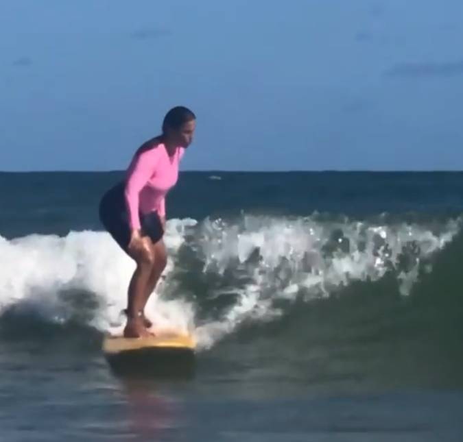 Ivete Sangalo salva garoto de afogamento enquanto surfava no mar!