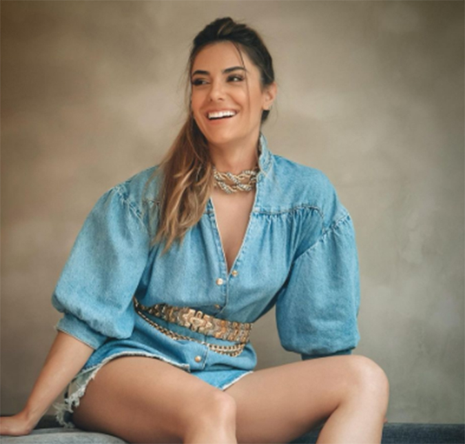 Jade Magalhães posa sorridente e tranquiliza seguidores após fim de noivado com Luan Santana: <I>Estou bem</i>