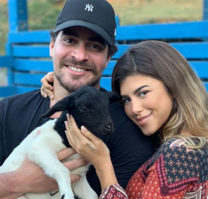 Parece que deu ruim novamente a relação entre o ator Thiago Martins e Talita Nogueira. Pois é, os dois apagaram todas as fotos em que aparecem juntos das redes sociais e terminam o relacionamento pela segunda vez. O até então casal estavam juntos desde 2019 e além disso eles deixaram de se seguir no Instagram. Lembrando que a primeira separação foi em meados de 2020, mas não durou muito tempo. A seguir, confira mais casais que chegaram ao fim em 2022.