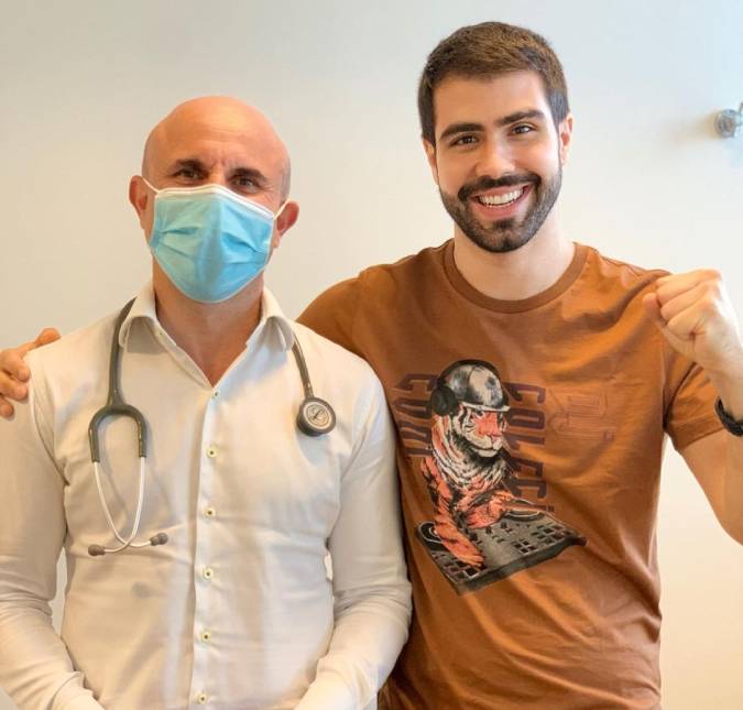 Após cirurgia, Juliano Laham comemora: <i>Estou curado do câncer</i>