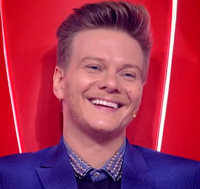 Michel Teló se surpreende no <i>The Voice Brasil</i> ao ouvir música tema de seu romance com Thais Fersoza; confira!