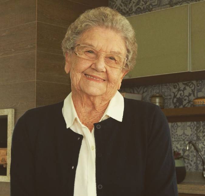 Internada, Palmirinha manda recado aos fãs: <i>- Não foi dessa vez</i>
