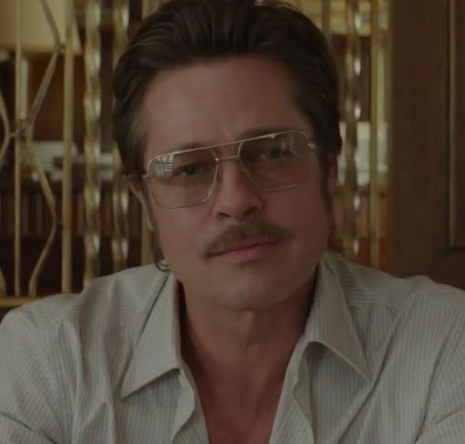 Em Beira-Mar, filme em que contracena com sua então esposa Angelina Jolie, Brad apareceu com um bigode nada sexy. Em Beira-Mar, filme em que contracena com sua então esposa Angelina Jolie, Brad apareceu com um bigode nada sexy.