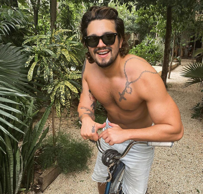 Solteiro, Luan Santana compartilha foto sem camisa durante passeio no México