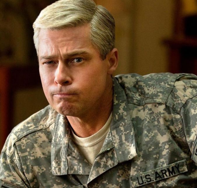 Em Máquina de Guerra, Brad fez um papel cômico como um general sem noção, e além do visual duvidoso, tinha que fazer trejeitos bem esquisitos para compor o personagem. Em Máquina de Guerra, Brad fez um papel cômico como um general sem noção, e além do visual duvidoso, tinha que fazer trejeitos bem esquisitos para compor o personagem.