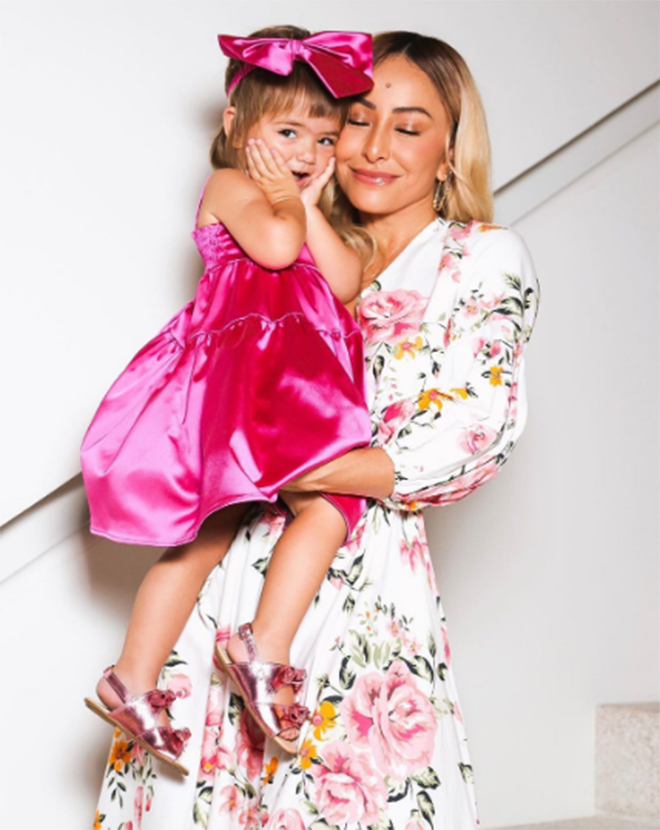 Sabrina Sato divulga vídeo fofo para celebrar um ano e 11 meses de Zoe: <i>Amor gigante</i>
